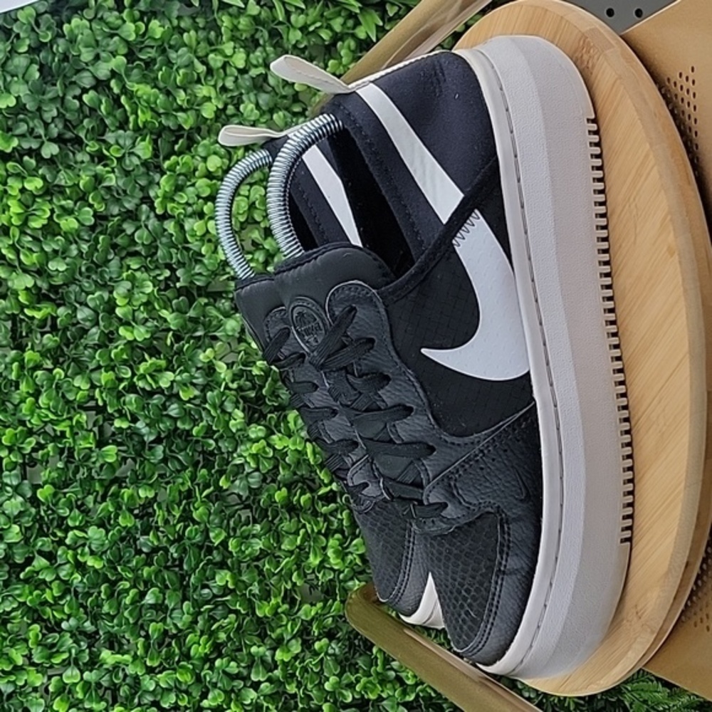 Nike Womens Court Vision Alta Platform Sneakers Black/White Size 9.5